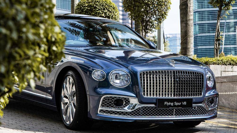 Chiếc xe siêu sang Bentley Chi Bảo tặng vợ này thuộc phiên bản Flying Spur V8, anh đã cất công tìm hiểu nghiên cứu khá lâu