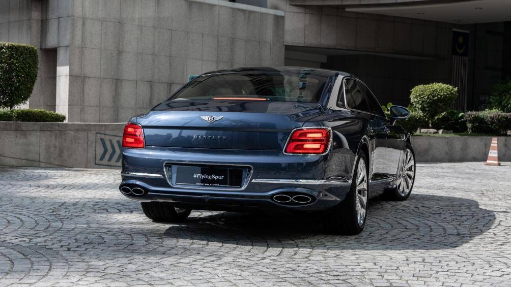 Bentley Flying Spur ở thế hệ thứ ba có nhiều sự thay đổi đáng giá ở ngoại thất từ đèn pha, đèn hậu đến thiết kế của xe