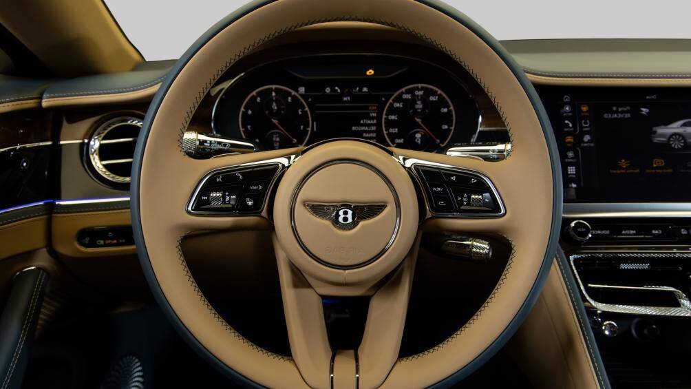 Bentley Flying Spur V8 thế hệ thứ ba có thể tăng tốc từ vị trí xuất phát lên 100 km/h trong thời gian chỉ 4,1 giây