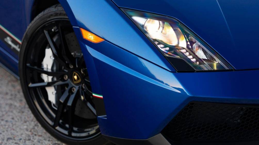 Xe mới chỉ chạy được 3.200 km và được cung cấp 2 chìa khóa từ xa và hồ sơ giám định, kiểm tra đánh giá tốt