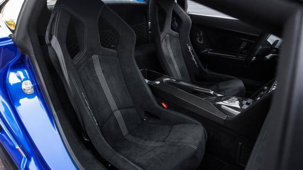 Xe được trang bị động cơ V10 hút khí tự nhiên 5.2 L sản sinh công suất 562 mã lực và mô men xoắn 539 Nm