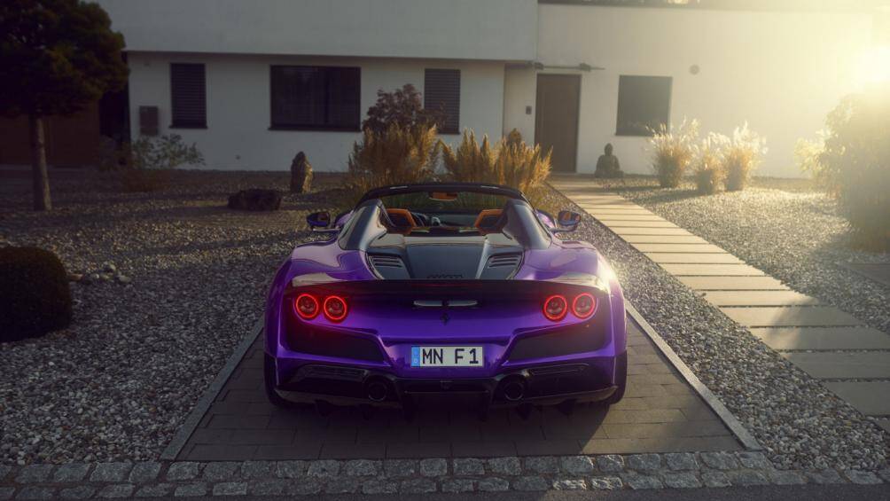 Nhằm tăng lực ép cho xe cũng như tăng tính ổn định trong việc vận hành, xe đã được trang bị đuôi gió mới được mở rộng bằng carbon