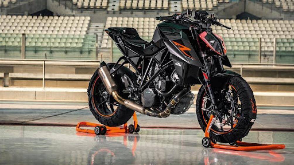 9. KTM 1290 Super Duke R Black (giá: 18.699 USD)