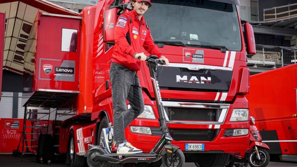 Ducati vừa trình làng mẫu xe scooter điện mới nhất có tên Ducati Pro-III có giá 924 USD (20,9 triệu đồng)