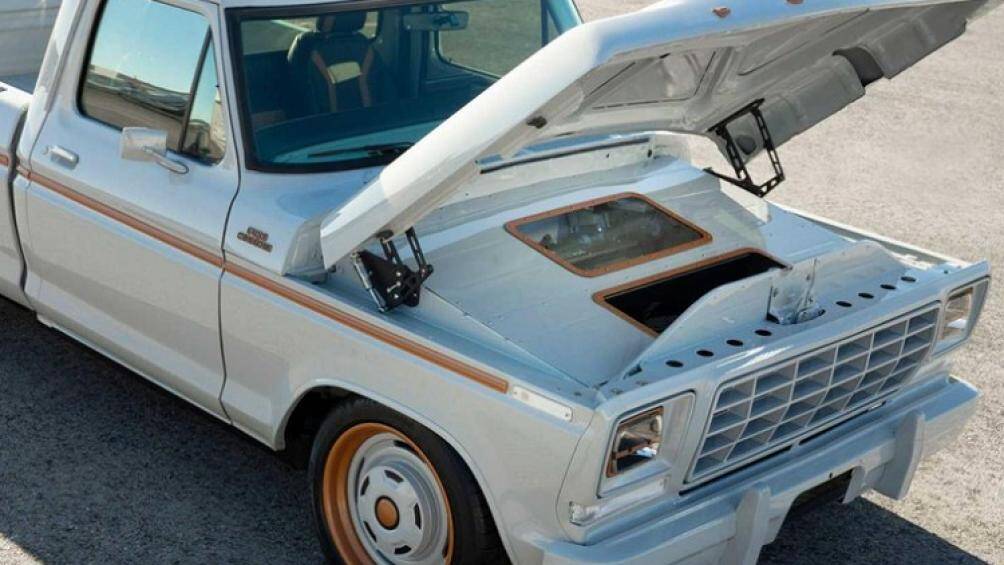 Nó có hệ dẫn động AWD nhờ trang bị hai mô tơ điện cho tổng công suất 480 mã lực và mô-men xoắn cực đại đạt 860 Nm