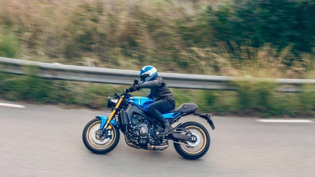 Bên trong động cơ là hộp số 7 cấp kèm bộ ly hợp lá trượt và hỗ trợ cùng hệ thống sang số nhanh QuickShift