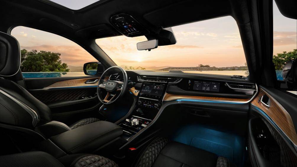 Xe được trang bị màn hình hiển thị kỹ thuật số có kích thước 10,1 inch và màn hình giải trí trung tâm có kích thước 10,25 inch