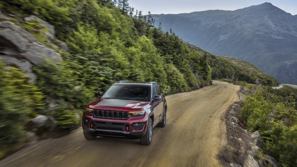 Mẫu xe có trang bị động cơ V6 dung tích 3.6 lít có khả năng sản sinh công suất 293 mã lực, mô-men xoắn 352 Nm