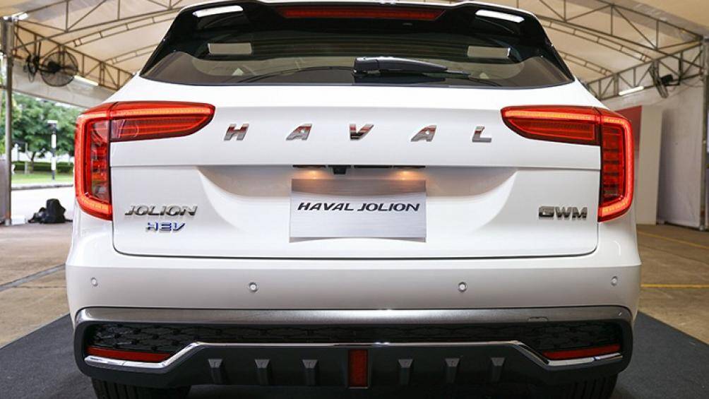 Những trang bị khác của mẫu SUV Trung Quốc này bao gồm đèn pha tự động bật/tắt, hệ thống đèn chờ dẫn đường, gạt mưa tự động...