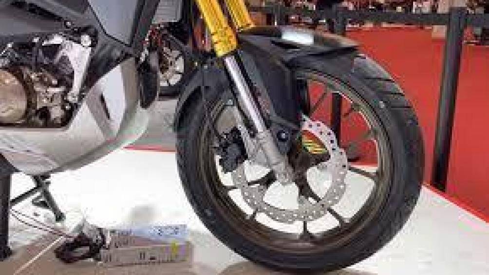 Bộ vành đúc 17 inch, đều sử dụng phanh đĩa đơn. Để tối ưu chi phí, hãng xe đã không đưa vào công nghệ phanh ABS