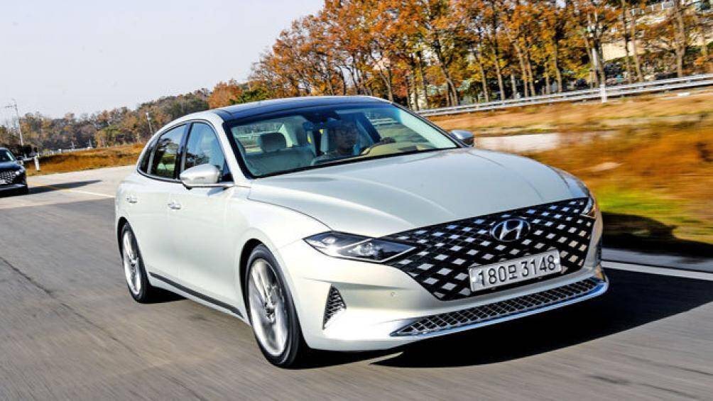 1. Hyundai Grandeur (doanh số: 9.448 chiếc)