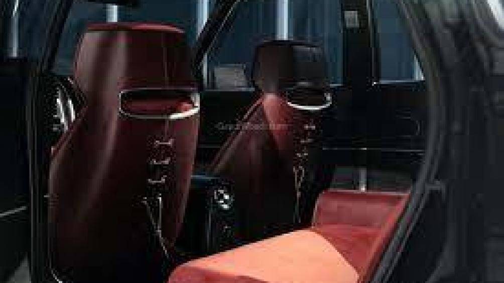 Các nhà thiết kế cũng nâng cấp hệ thống chiếu sáng nội thất trên trần của Grandeur với một chiếc gương độc đáo