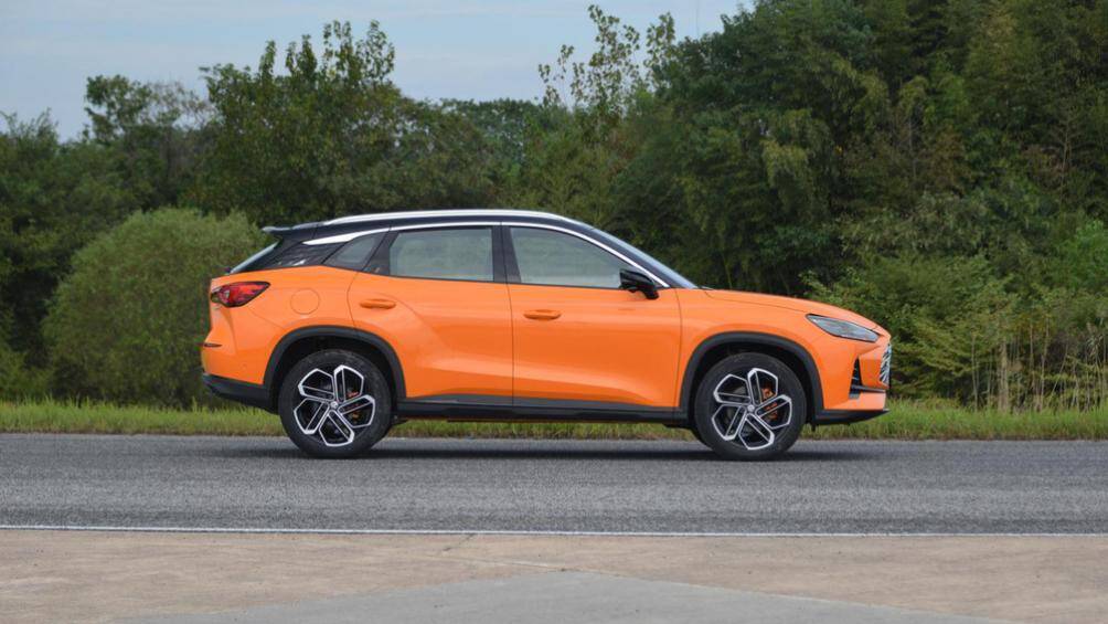 Khi mua mẫu SUV hạng C này, khách hàng Trung Quốc có thể chọn 1 trong 2 phong cách thiết kế là α (Alpha) và β (Beta)