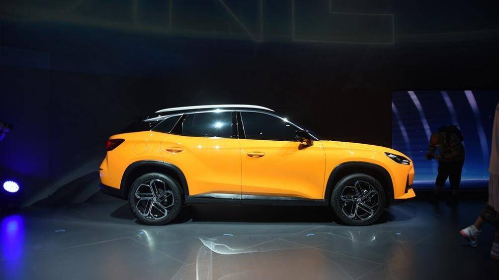 Xe sở hữu chiều dài 4.579 mm, chiều rộng 1.866 mm, chiều cao 1.601 mm hoặc 1.617 mm tùy phiên bản và chiều dài cơ sở 2.670 mm