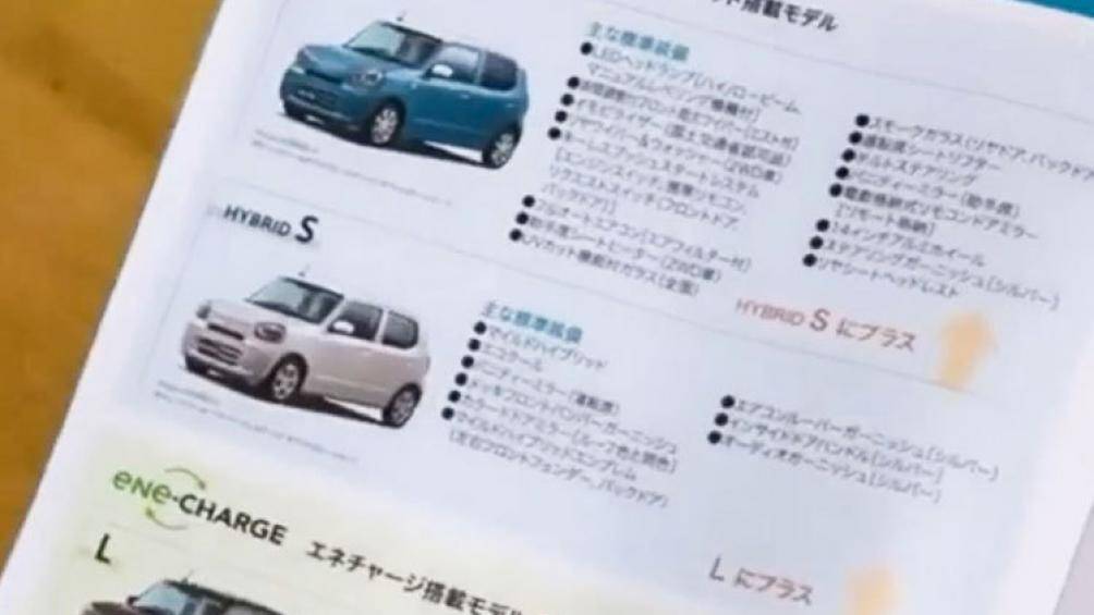 Có thể thấy phần đầu xe được bổ sung lưới tản nhiệt cỡ nhỏ hơn và nằm bên dưới logo của hãng. Hốc gió trung tâm khá rộng bên dưới