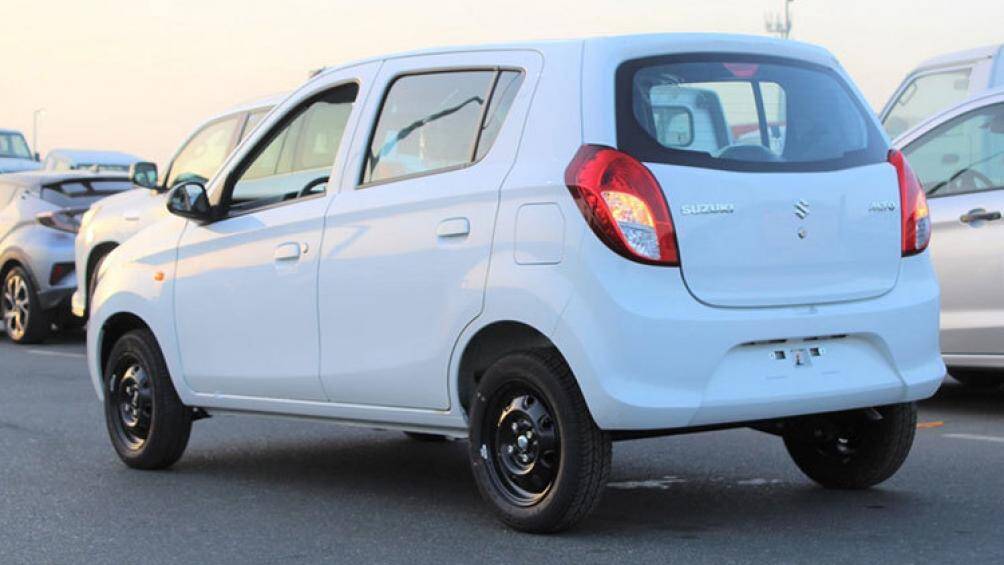 Ngoài ra, Suzuki Alto 2022 còn có vô lăng mới, tích hợp phím chỉnh âm lượng hoặc kết nối Bluetooth