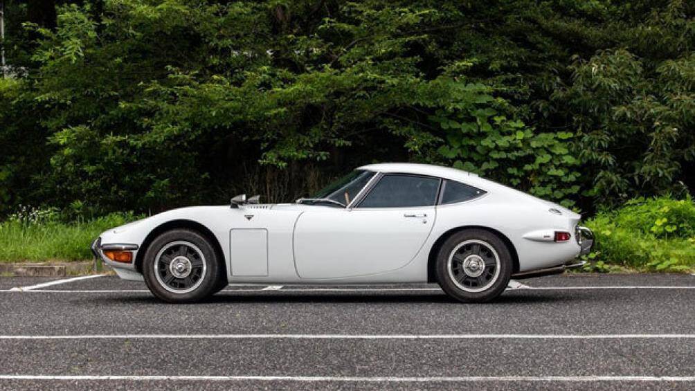7. Toyota 2000GT (số xe được sản xuất: 351 chiếc)