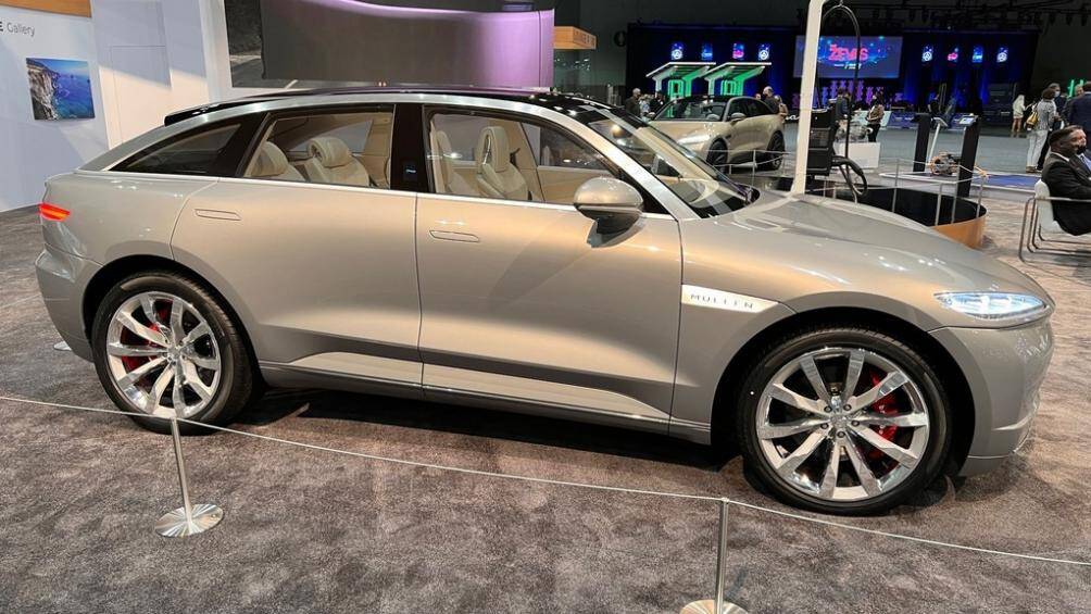 Trong khi đó, phiên bản Five tiêu chuẩn cũng đã có thể tăng tốc 0-96km/h (0-60mph) chỉ mất 3,2 giây