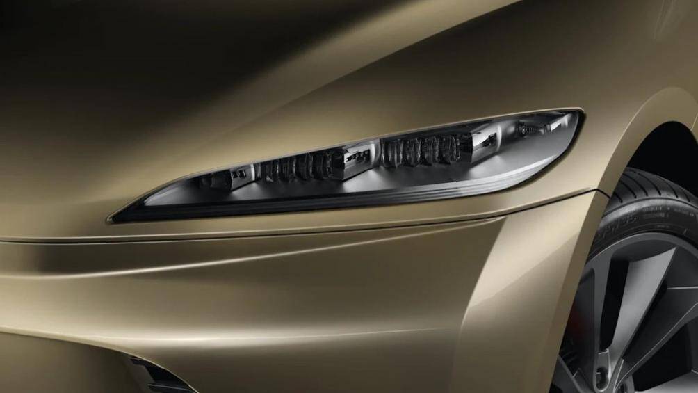 Giá bán niêm yết của Mullen Five sẽ khởi điểm từ khoảng 55.000-75.000 USD (khoảng 1,25 – 1,7 tỷ) tuỳ theo phiên bản chưa bao gồm ưu đãi