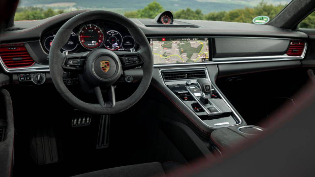 Dòng xe thể thao Panamera mới sẽ được Porsche mang về Việt Nam đầy đủ các phiên bản