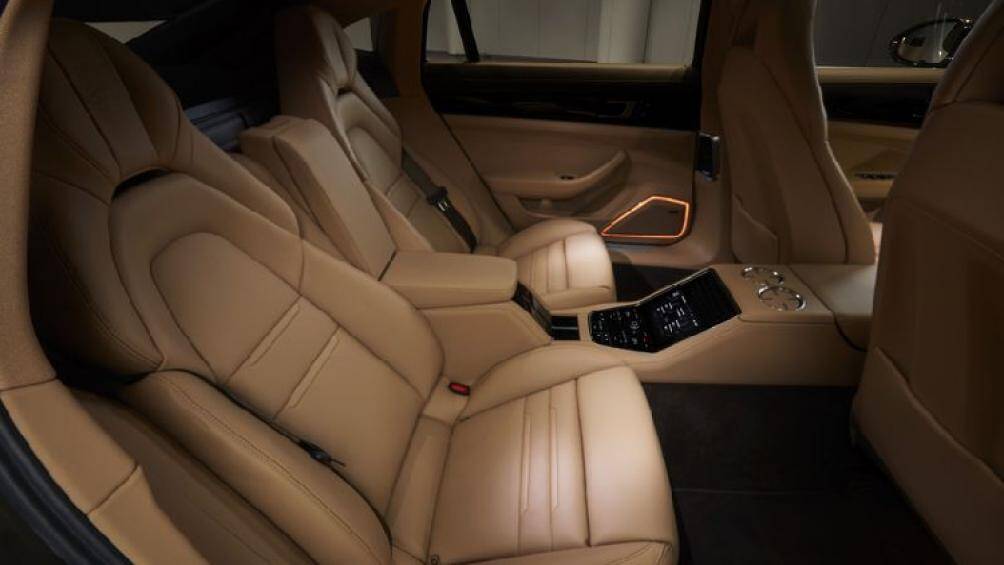 Riêng phiên bản Panamera Turbo S mới còn được trang bị sẵn gói Sport Design từ nhà máy thay vì như trước vốn là tùy chọn