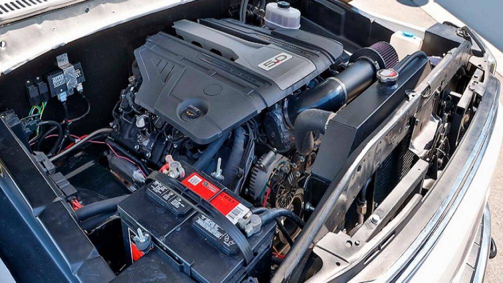 Cung cấp sức mạnh cho chiếc xe là khối động cơ V8 5.0L cho ra công suất tối đa 460 mã lực và momen xoắn cực đại 569 Nm