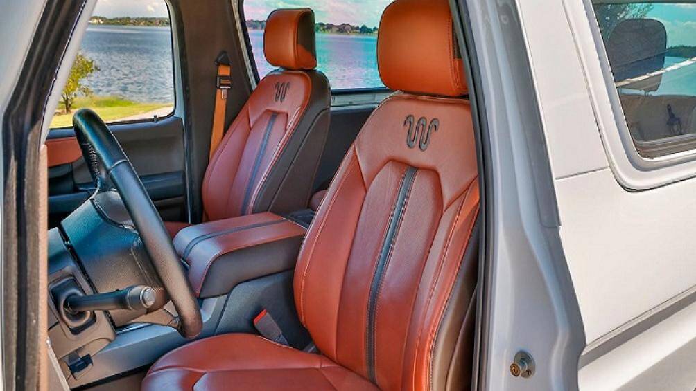 Theo chia sẻ từ Vintage Iron & Restoration, họ đã phải bỏ ra hơn 2 năm để hoàn thành bản độ này. Chiếc xe sẽ được bán đấu giá vào tháng 1 năm sau