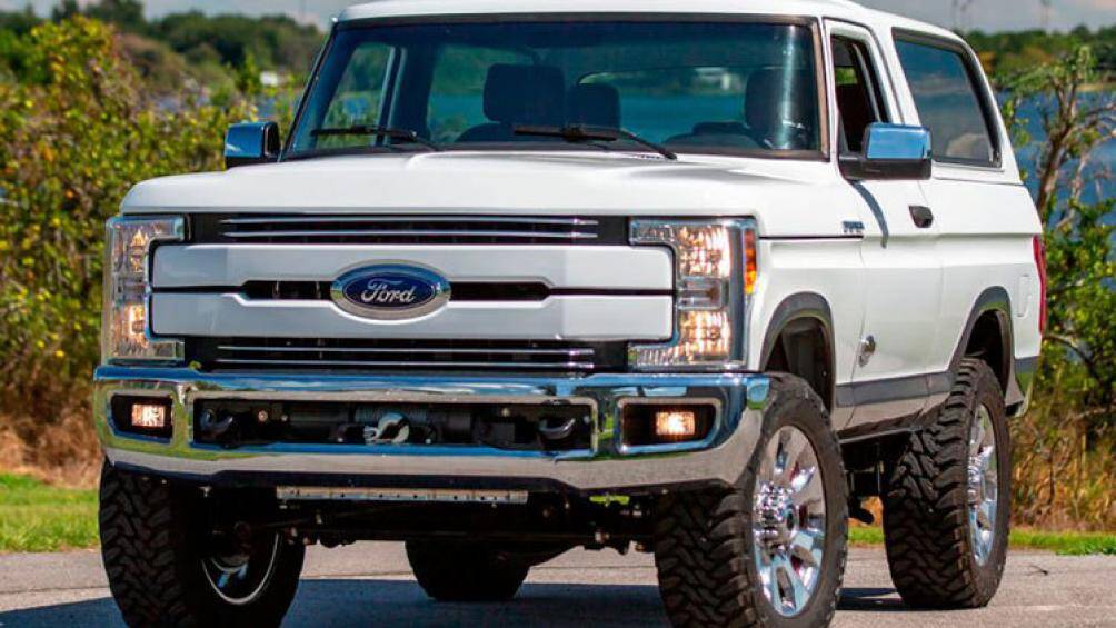 Động cơ này được ghép nối với hộp số tự động 6 cấp cùng hộp số phụ lấy từ F-150 Raptor, hệ thống phanh đĩa và hệ thống treo tinh chỉnh