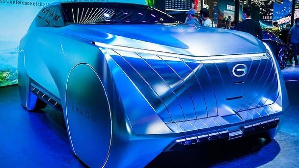 Nắp capô dài, thấp và dốc kết hợp với phần sau gần giống kiểu fastback, tạo cho Vision Emkoo một dáng vẻ tao nhã