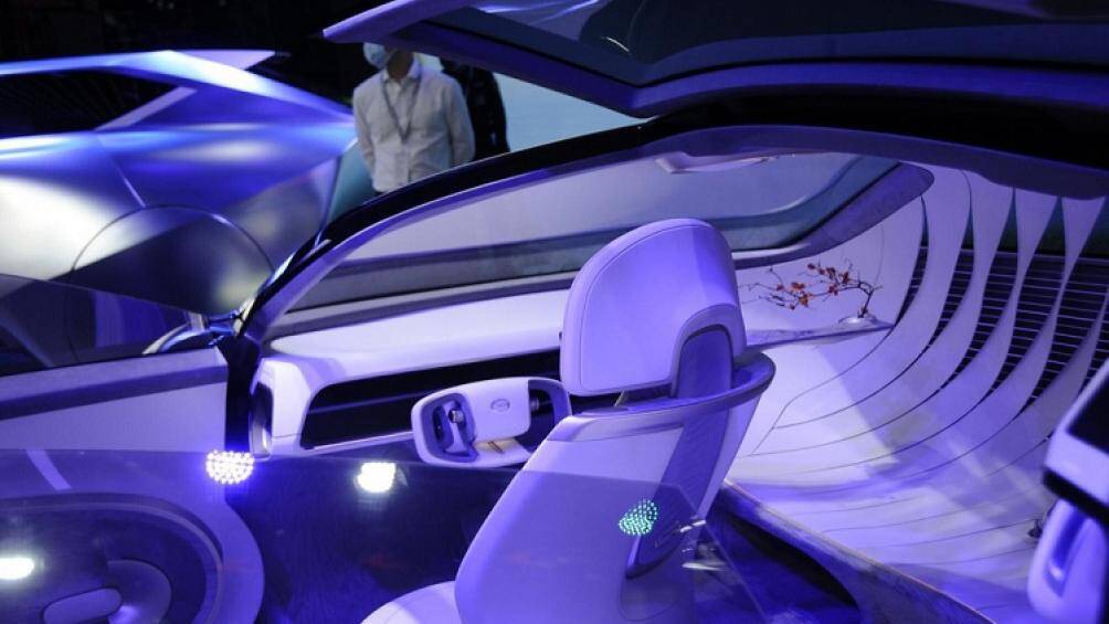 Toàn bộ chiếc xe sẽ được trang bị 3 bộ LiDAR thể rắn, 12 camera HD, 6 radar sóng mm, và 12 radar siêu âm