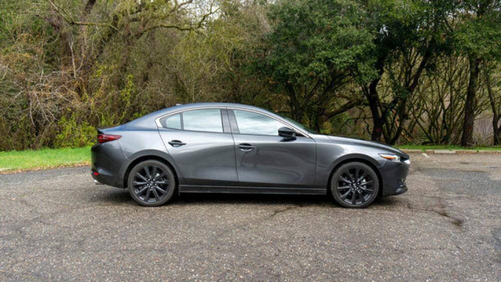 8. Mazda3 (doanh số: 149 nghìn chiếc, chiếm 2,3% thị phần)