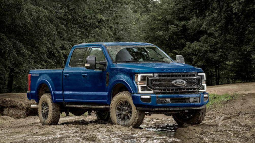 3. Ford F-350 Tremor 2020 (mức tiêu thụ nhiên liệu ở đường cao tốc: 16,8 lít/100 km)