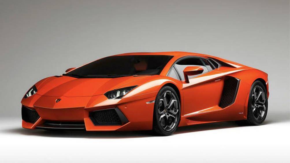 5. Lamborghini Aventador 2021 (mức tiêu thụ nhiên liệu ở đường cao tốc: 15,68 lít/100 km)