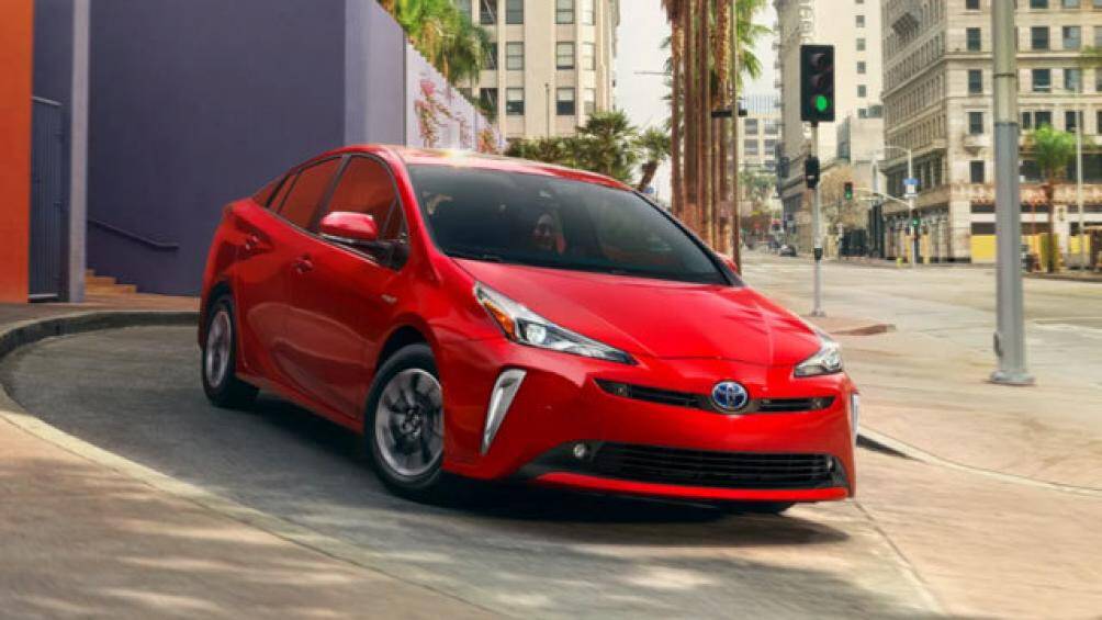 2. Toyota Prius 2022 (mức tiêu hao nhiên liệu ở đường hỗn hợp: 4,2 lít/100 km)