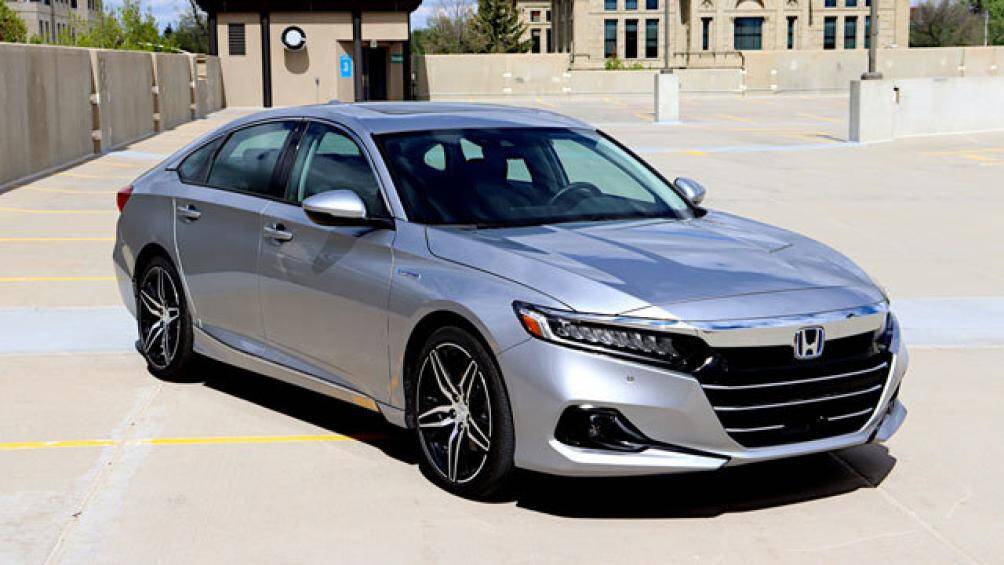8. Honda Accord Hybrid 2021 (mức tiêu hao nhiên liệu ở đường hỗn hợp: 4,9 lít/100 km)