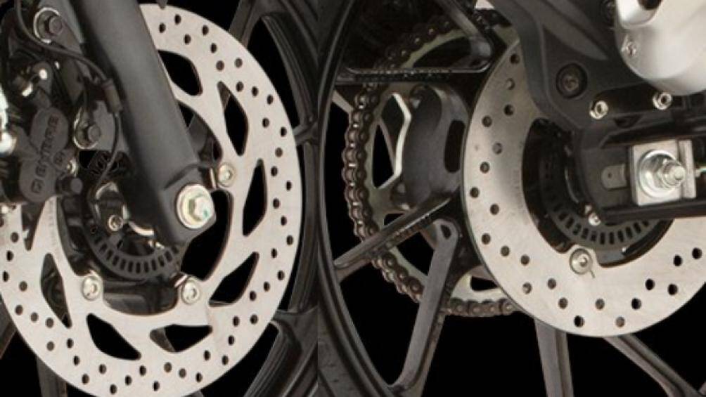 Phanh xe gồm phanh đĩa trước và sau, đi kèm với đó là hệ thống ABS ở cả 2 bánh