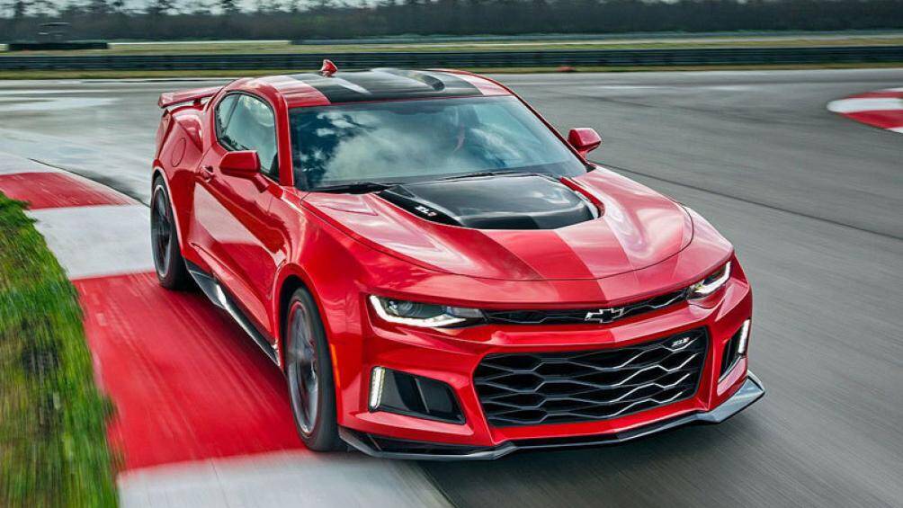 1. Chevrolet Camaro 2022 (giá khởi điểm: 26.195 USD)
