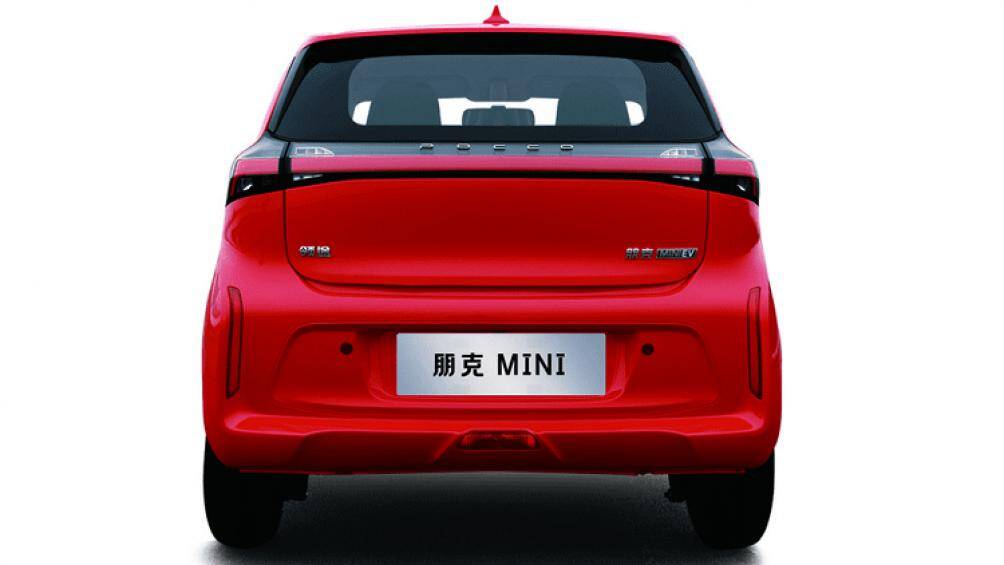 Thứ hai là mô-tơ điện có công suất tối đa 20 mã lực, đi với cụm pin 14,5 kWh, cho phép xe chạy được 170 km sau khi sạc đầy pin