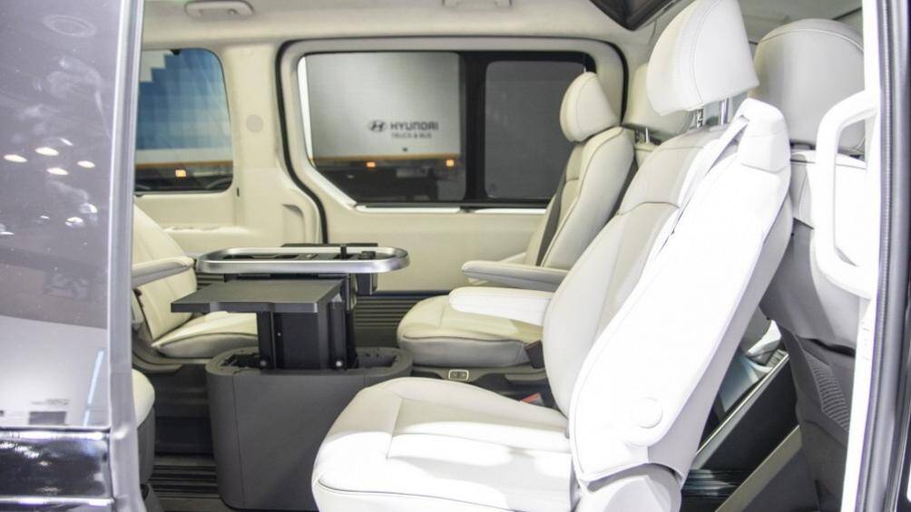 Tương tự bản thường, Hyundai Staria Lounge Limousine cũng đi kèm nội thất 7 chỗ hoặc 9 chỗ ngồi