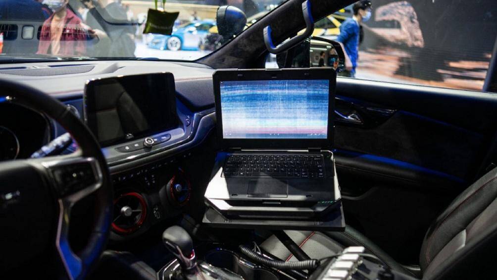 Máy bay này có thể được chỉ huy từ bên trong cabin thông qua nguồn cấp dữ liệu video trực tiếp