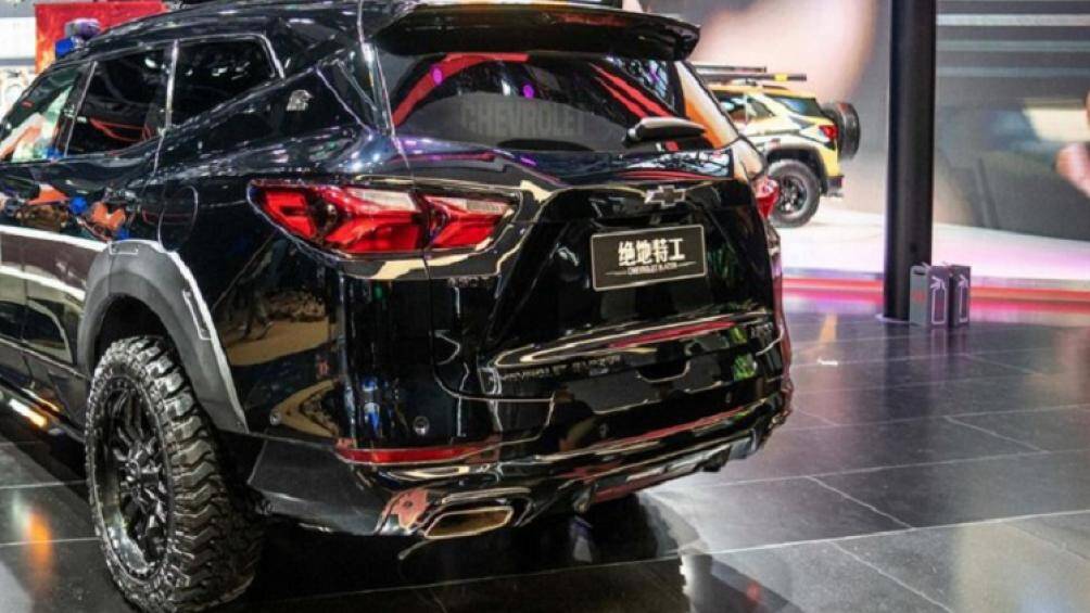 Chiếc Chevrolet Blazer đặc biệt thậm chí còn có một bệ đáp máy bay drone trên nóc