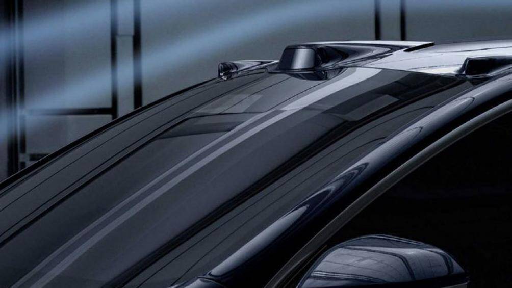 Hệ truyền động của xe bao gồm 2 mô tơ điện với mô tơ trước sản sinh 241 mã lực, còn mô tơ sau sản sinh 402 mã lực