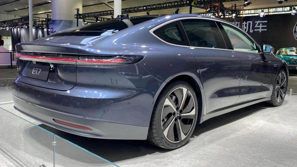 NIO ET7 2022 có mức khởi điểm 448.000 nhân dân tệ (tương đương 1,59 tỷ đồng) cho phiên bản tiêu chuẩn