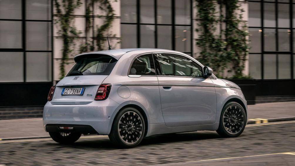 5. Fiat 500 (doanh số: 2.918 chiếc)