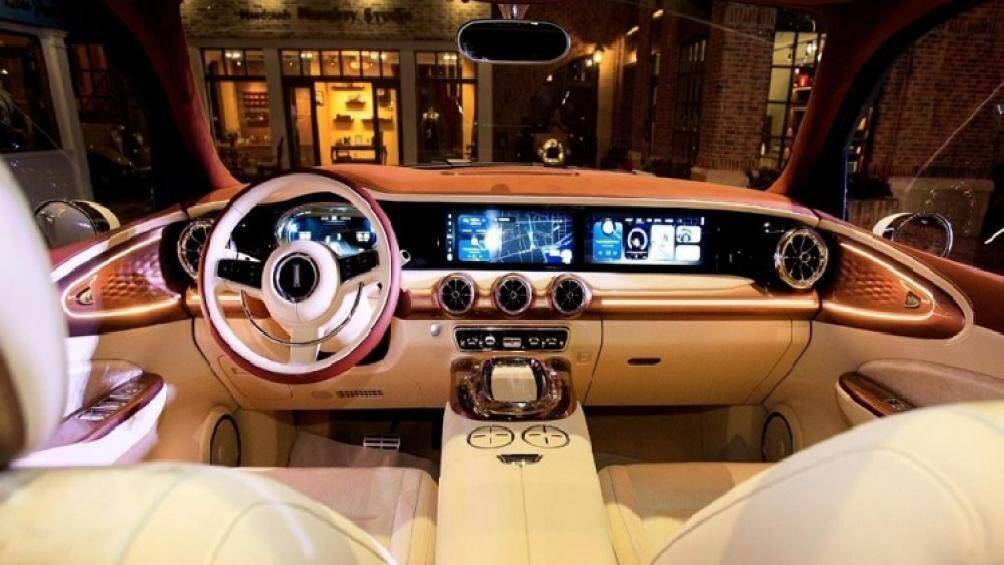 Trái ngược với diện mạo cổ điển, khoang nội thất của WEY Yuanmeng sở hữu tràn ngập công nghệ hiện đại