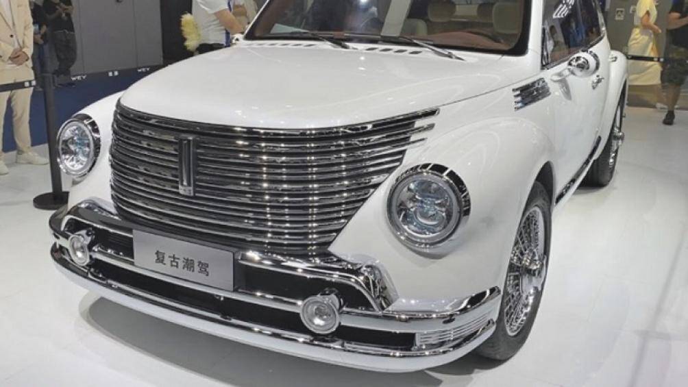 Ngoài bộ lưới tản nhiệt, phần đầu xe WEY Yuanmeng được trau chuốt khá tỉ mỉ với các điểm nhấn chrome xung quanh cụm đèn pha