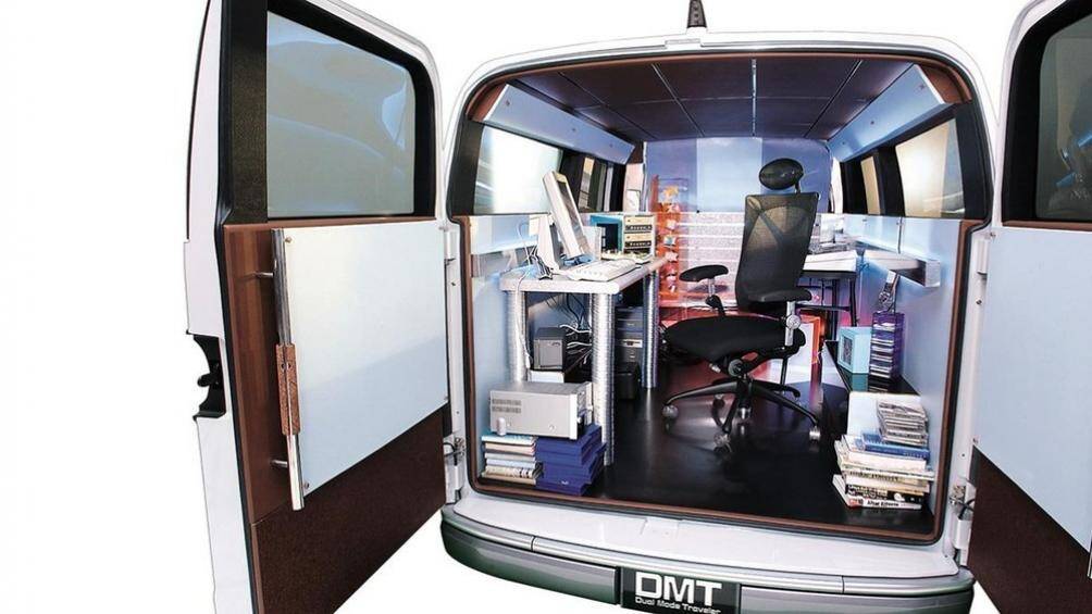 Xe được trang bị một động cơ xăng dung tích 2.4 lít mà cũng được lắp trong các mẫu RAV4 và Previa cùng thời đó