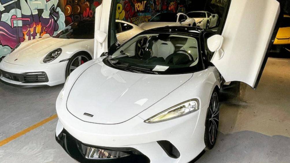 McLaren GT được trang bị khối động cơ V8 dung tích 4 lít, sản sinh công suất 620 mã lực. Siêu xe này có thể tăng tốc từ 0-100 km/h trong 3,2 giây