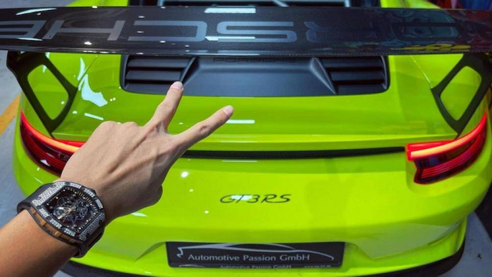 Siêu xe Porsche 911GT3 RS sử dụng động cơ xăng 6 xi-lanh thẳng hàng, hút khí tự nhiên, dung tích 4.0 lít, sản sinh ra công suất tối đa 520 mã lực