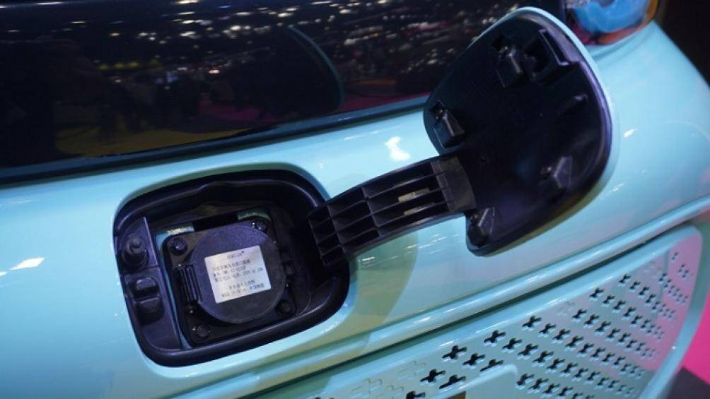 Phiên bản K của mẫu xe này dùng cụm pin 14,5 kWh và có phạm vi hoạt động 178 km, thời gian sạc của 2 phiên bản này từ 6 - 8 tiếng